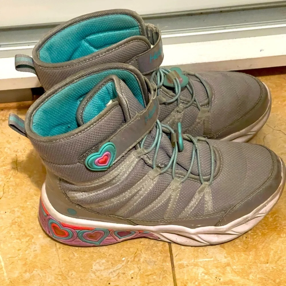 SKECHERS  Lights up Sweetheart Lights - Love to Shine Boots Girl's Size 2 Shoes